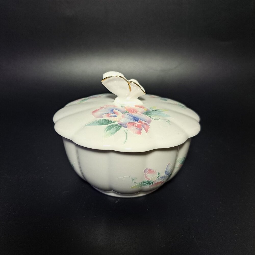 Aynsley Little Sweetheart Floral Covered Butterflies Trinket Box Bone China